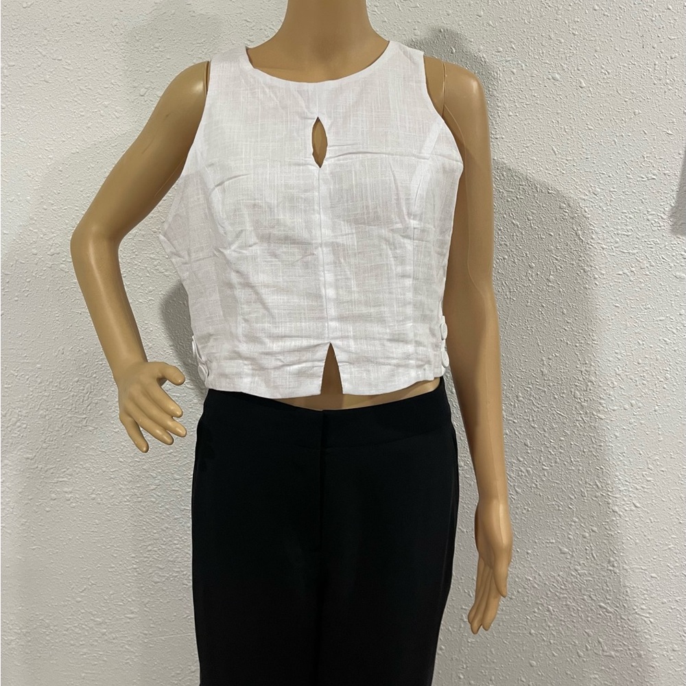 Chic White Keyhole Tank Top